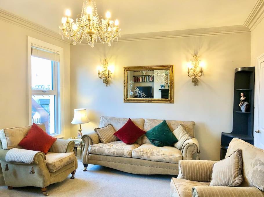 The Pirate's Palace, - Elegant, Comfy, Fun Holiday home Whitby