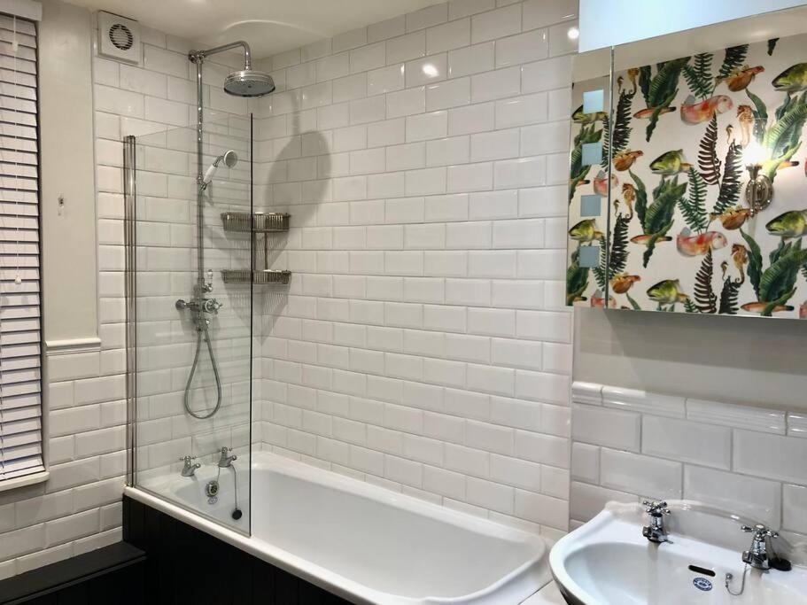 The Pirate's Palace, - Elegant, Comfy, Fun Holiday home Whitby