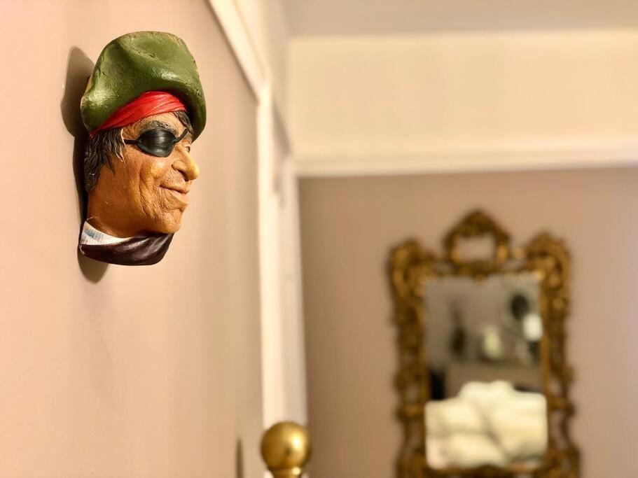 The Pirate's Palace, - Elegant, Comfy, Fun Holiday home *